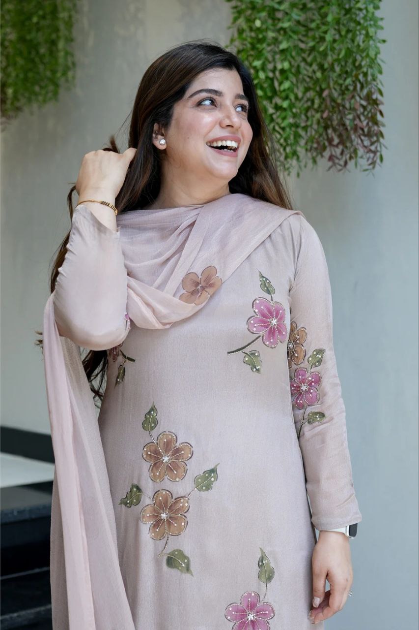 Women Dusty Pink Floral Printed Regular Kurta With Churidar & Dupatta