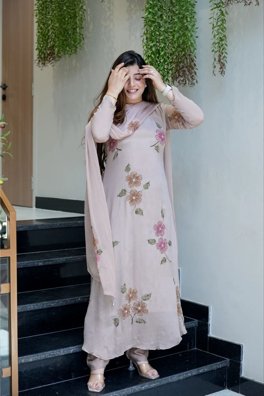 Women Dusty Pink Floral Printed Regular Kurta With Churidar & Dupatta