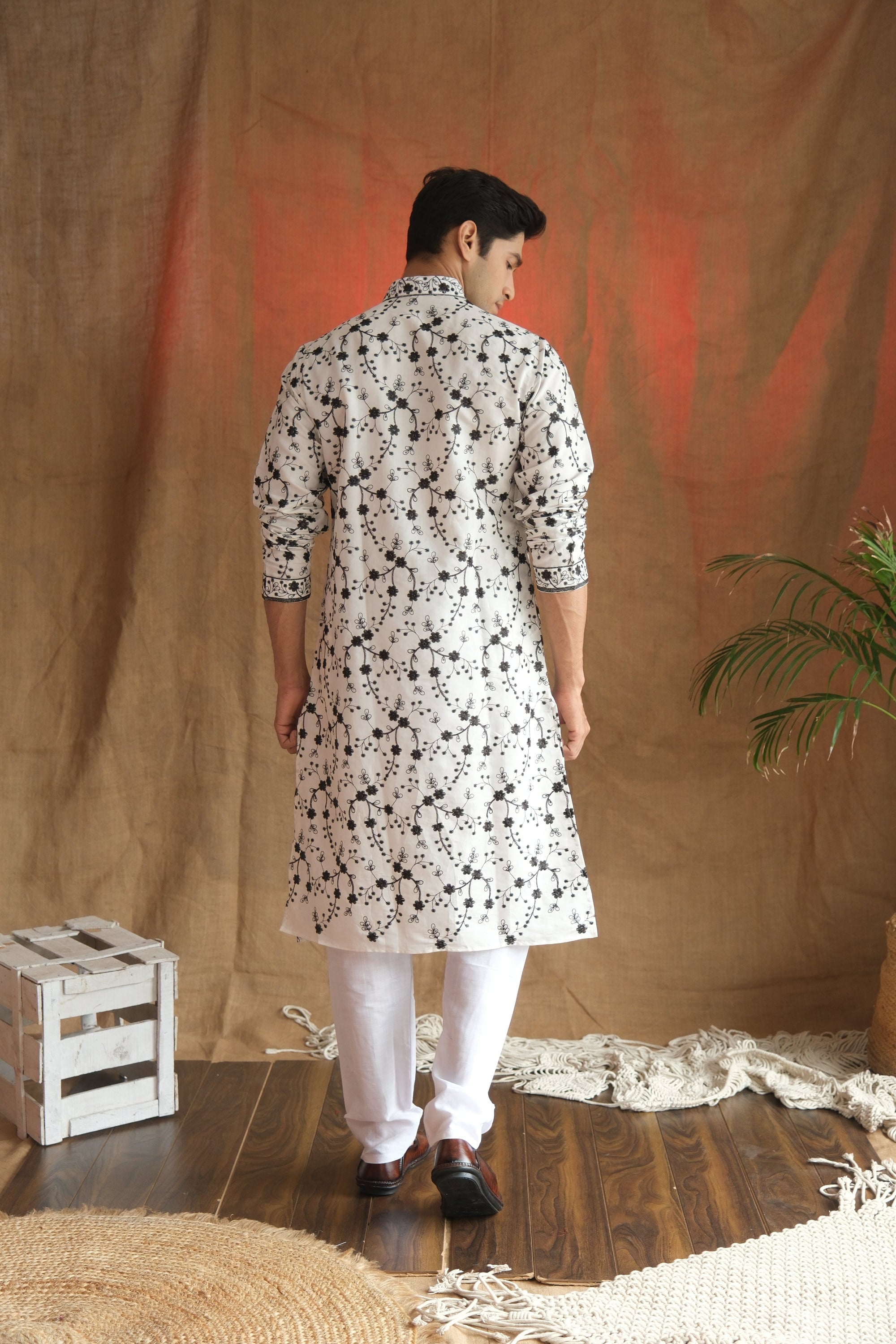 Men's Off White All-Over Threadwork Embroidered Kurta
