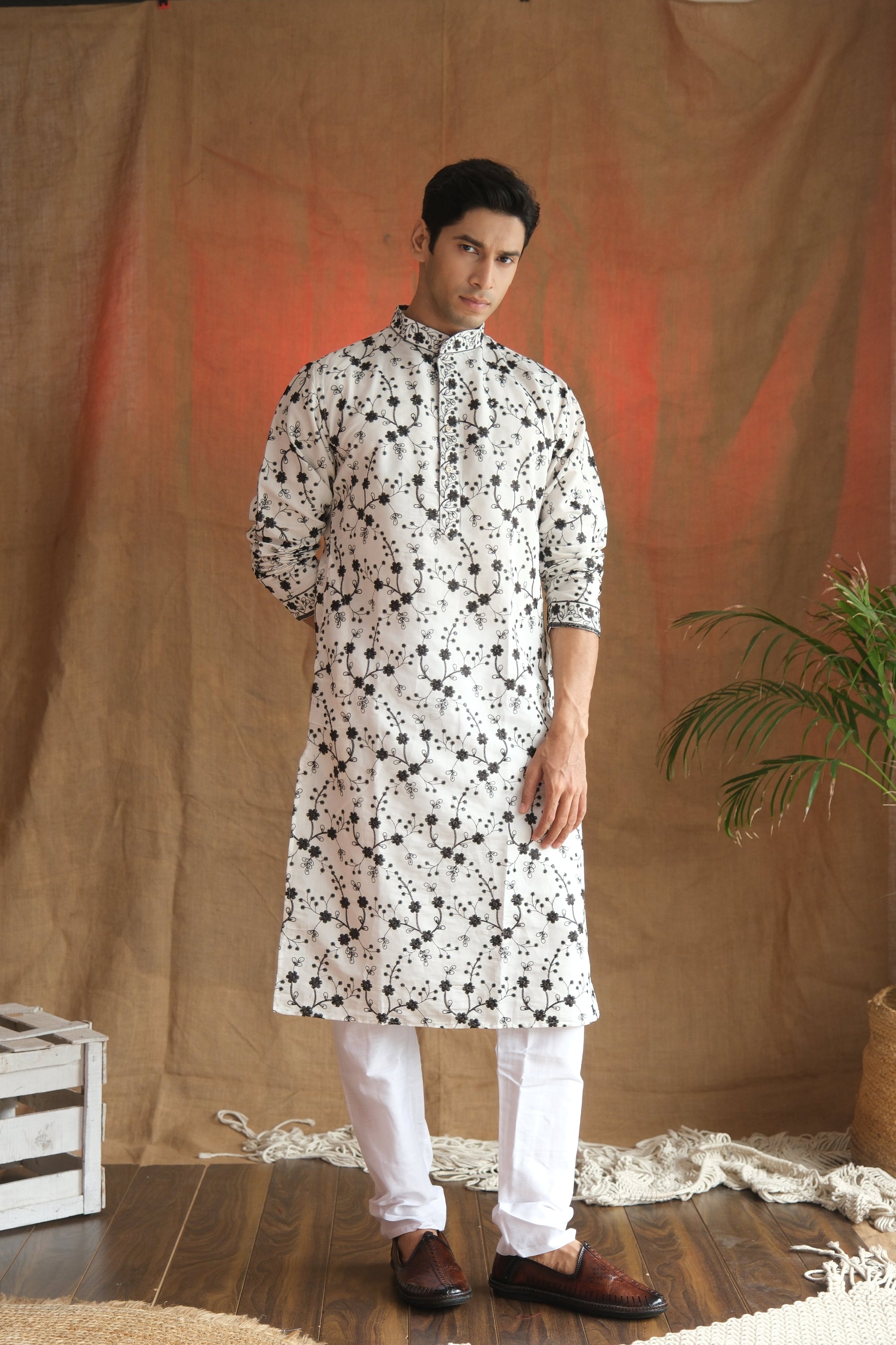 Men's Off White All-Over Threadwork Embroidered Kurta